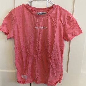 Woman’s large dutch Bros tshirt.